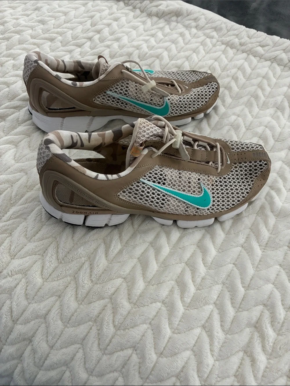 Nike Tan and Teal Camo Slip-On Shoe
